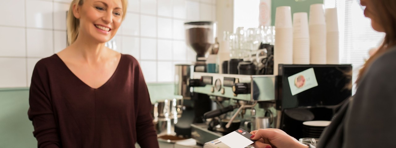 woman-in-coffee-shop-DigBan-2500x900.jpg