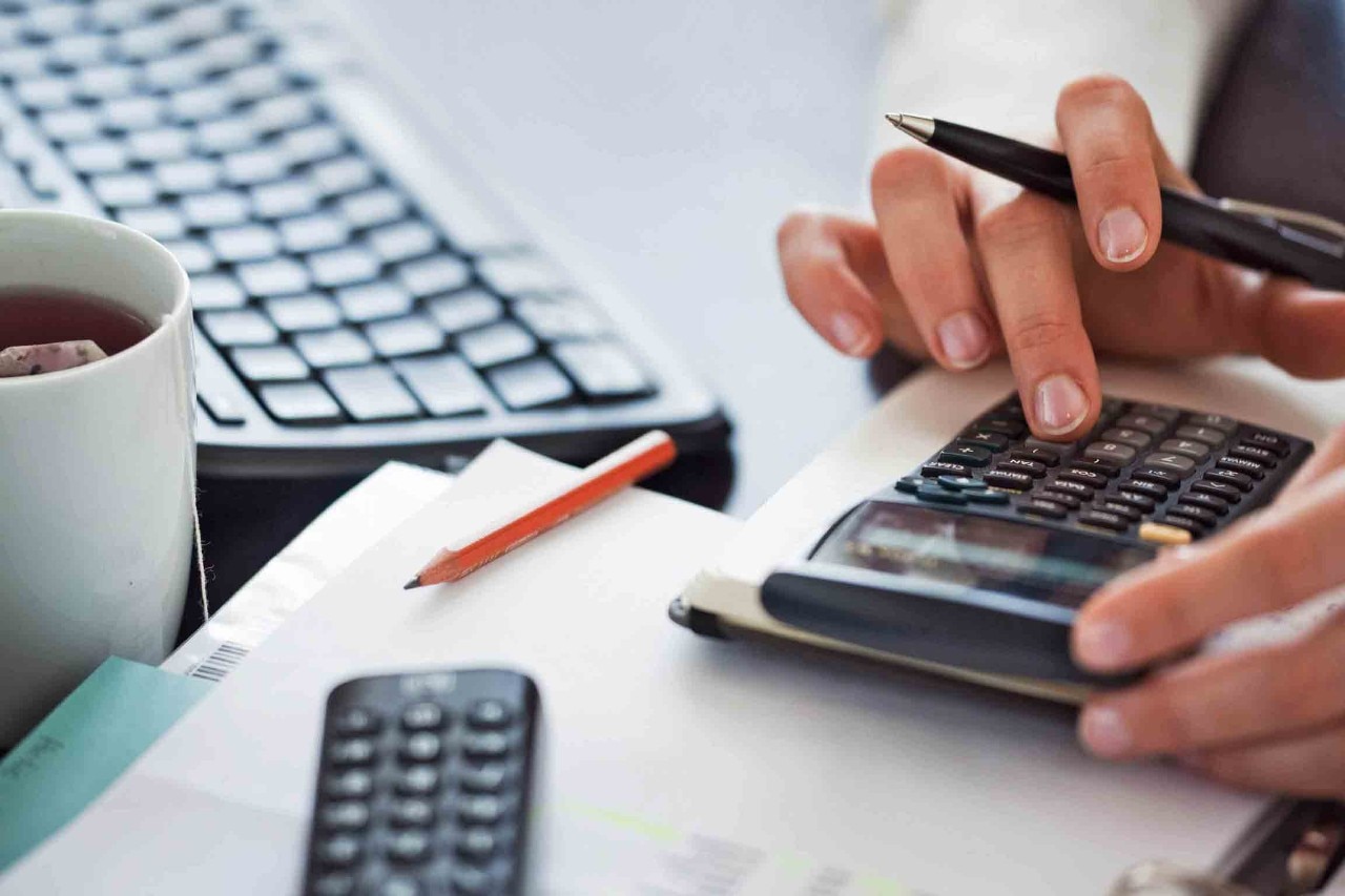 Woman hand using calculator